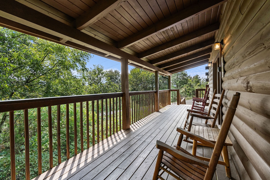 Back balcony w seating
