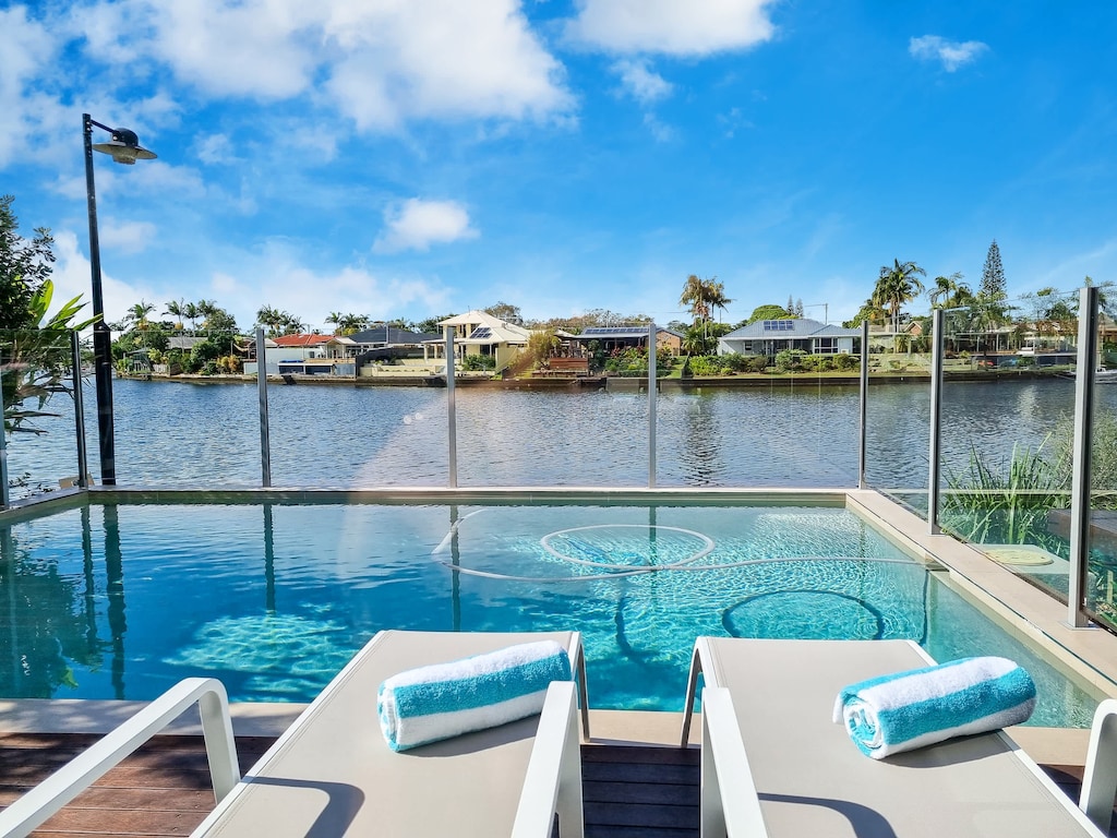 Recent Review: Fantastic house and location! Lovely and attentive hosts! Recommend 100% :)