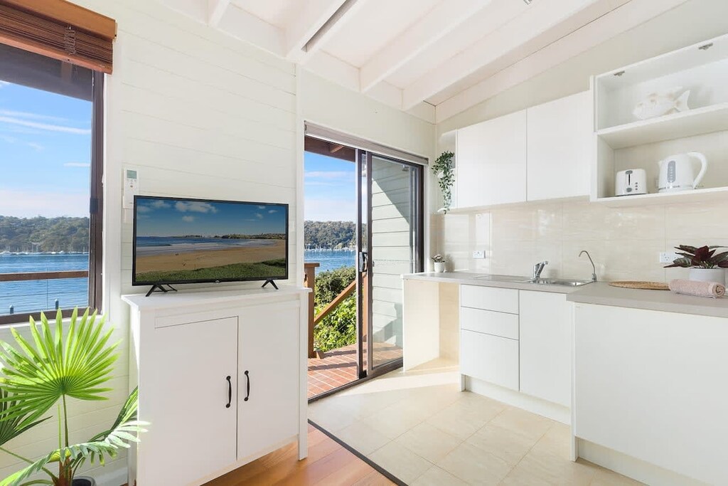 Access to the studio is via the same set of stairs as the main house, you just keep going up a few steps until you reach the private studio