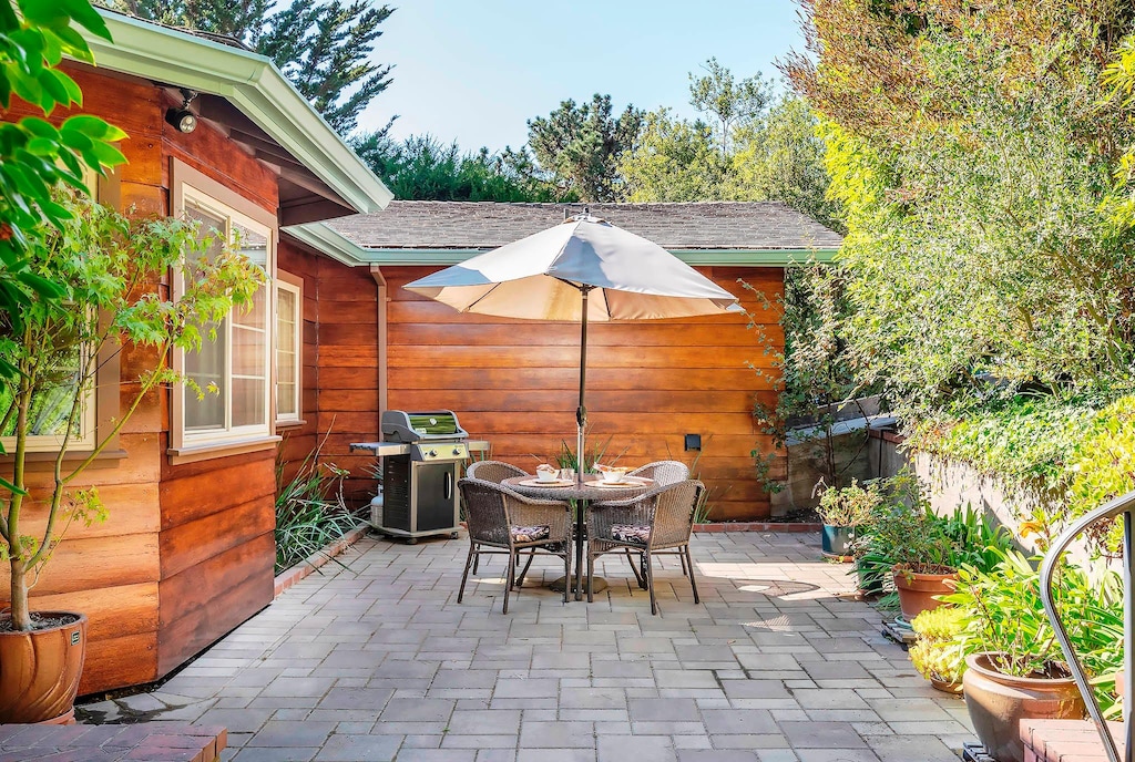 Entrance Patio with Gas Grill