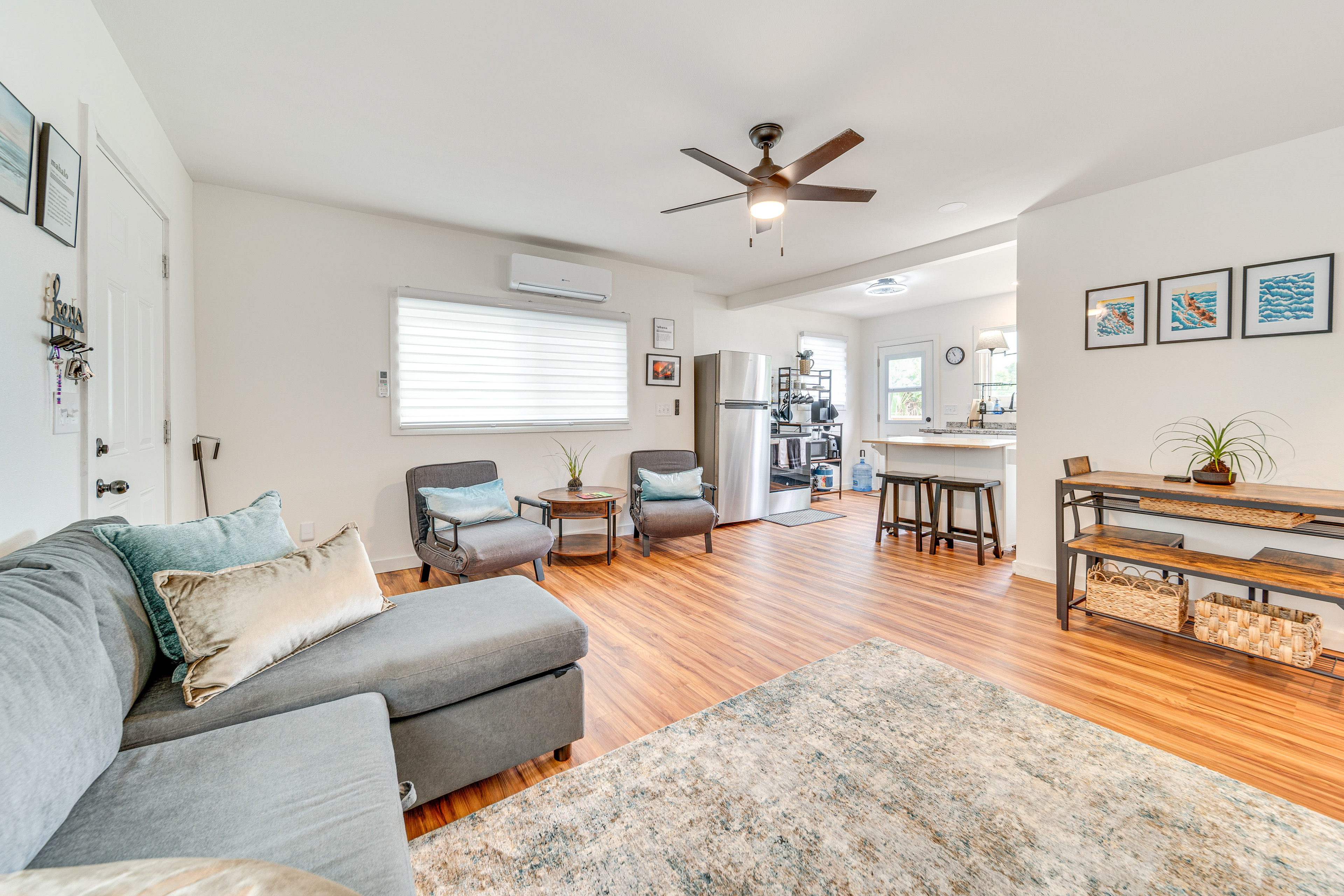 1 Block to Heart of Hilo: Fully Renovated Home