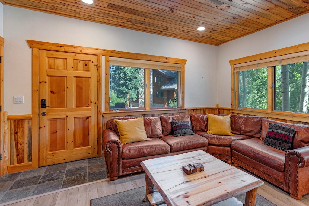 Timber Wolf Lodge 7C has a cozy living room with large sectional sofa.