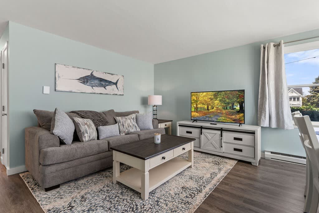 Fully equipped open kitchen and living room, strong WiFi and smart TV