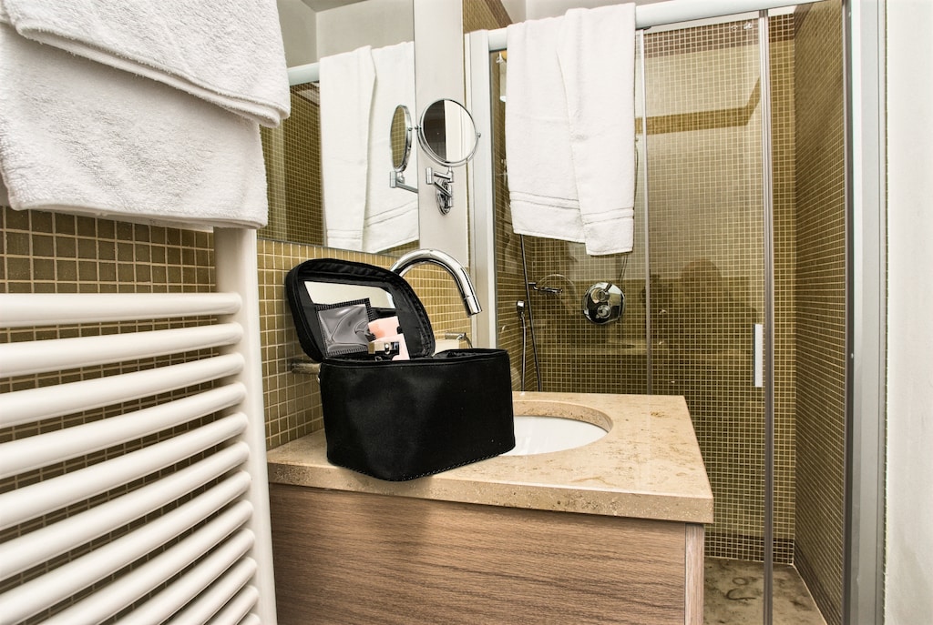 Second bathroom with shower corner