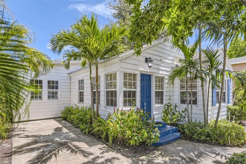 609PalmStreet-WebQuality-001-01ExteriorFront