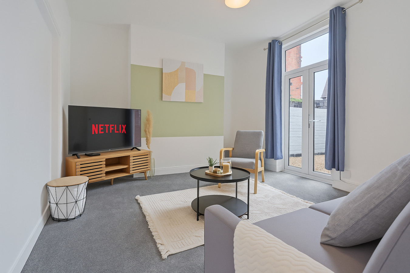 Spacious House • Sleeps 9 • Town Centre • Free Parking • Fast WiFi