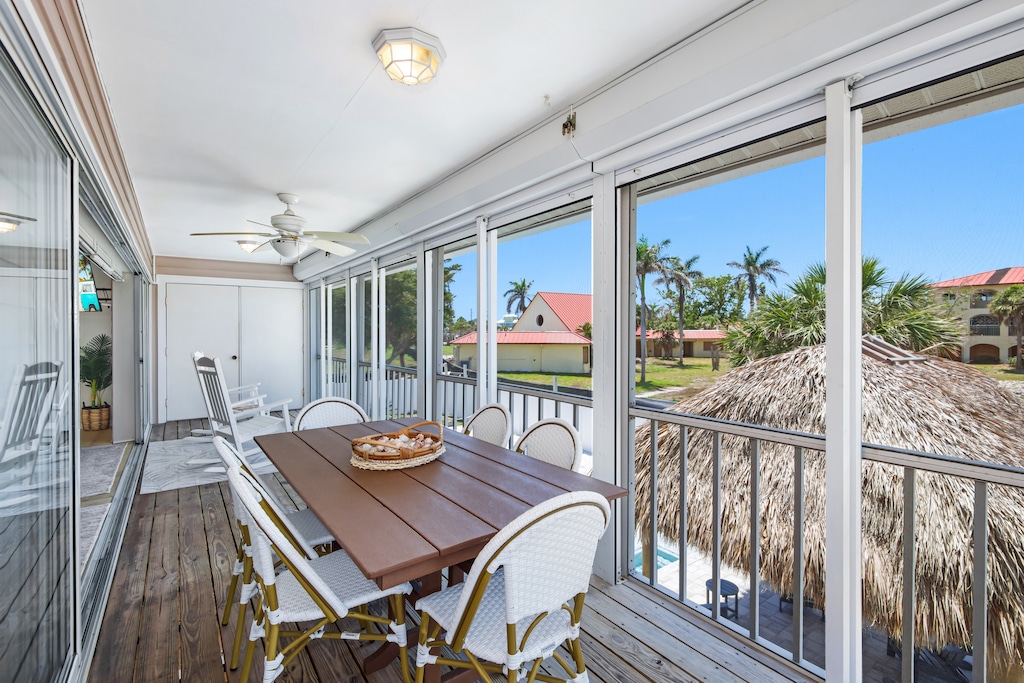 Palm tree Views from the back Balcony.