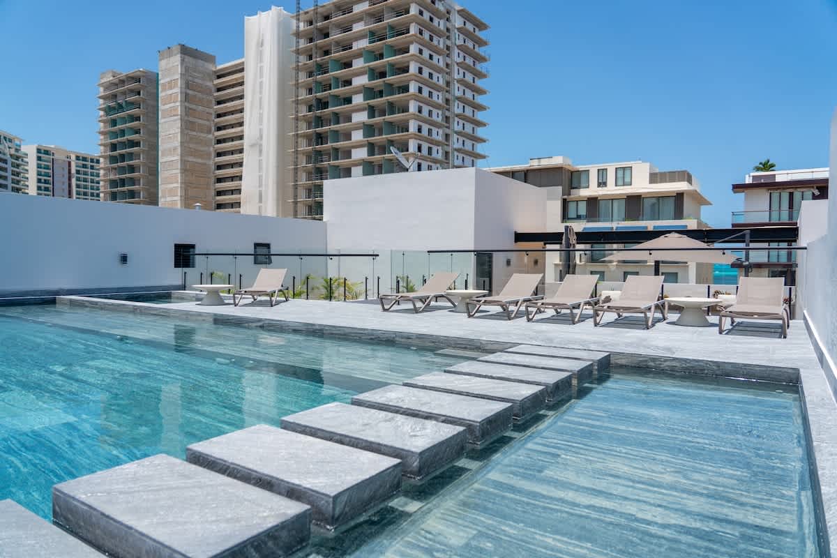 Luxe Penthouse | 3BR | Private Rooftop w/ Jacuzzi