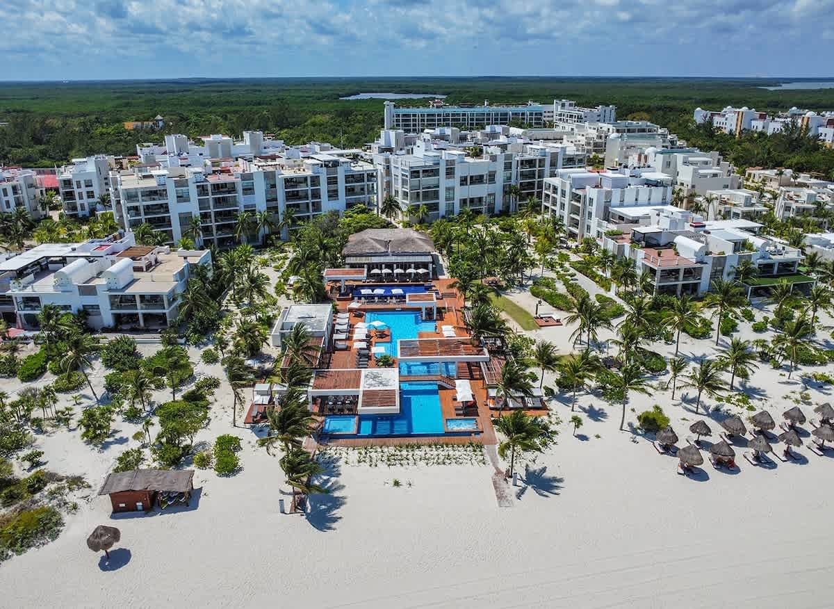 Exclusive Condo | 3BR | Beachfront & Top Amenities