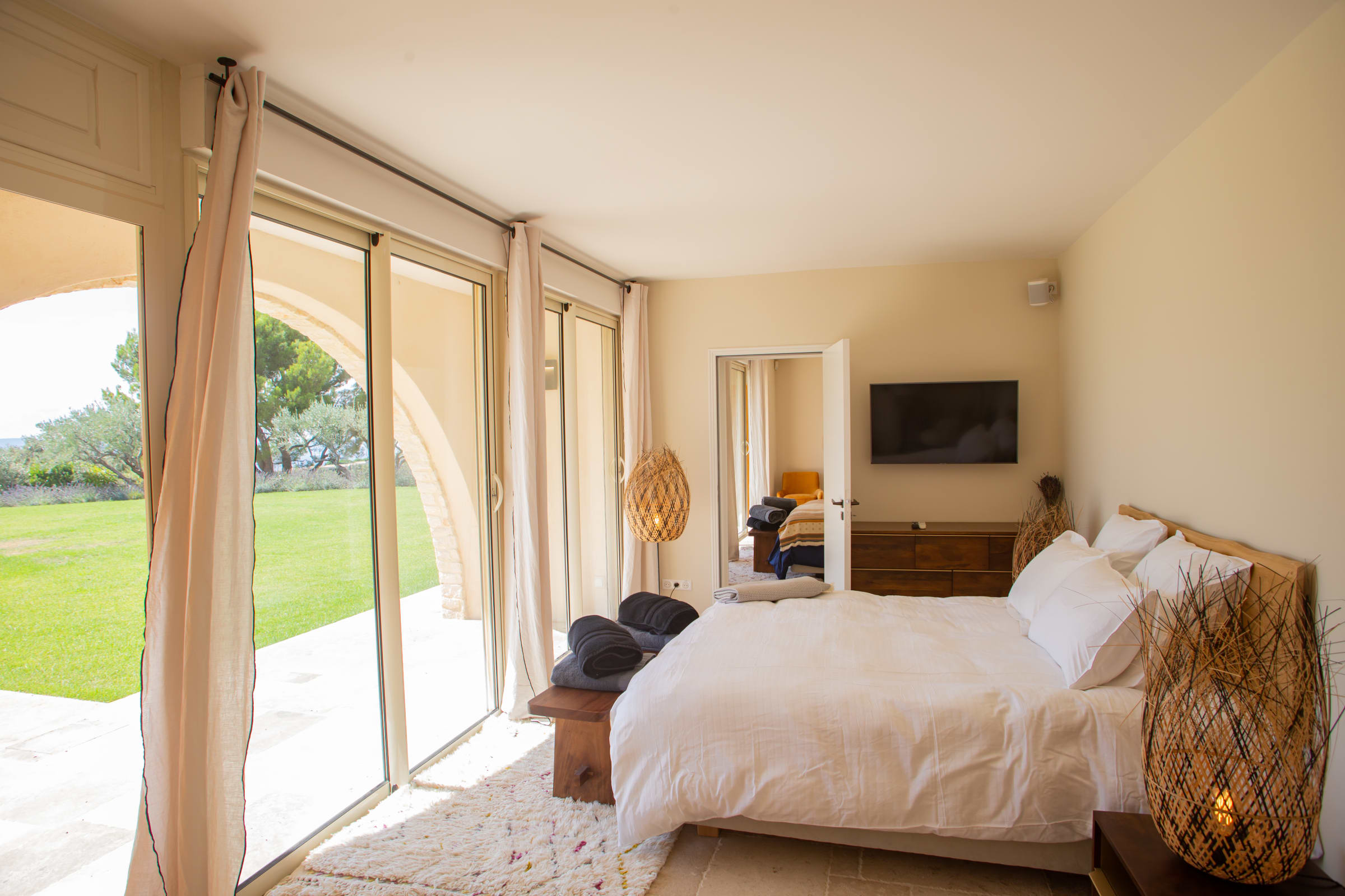 8-bedroom luxury villa with pool