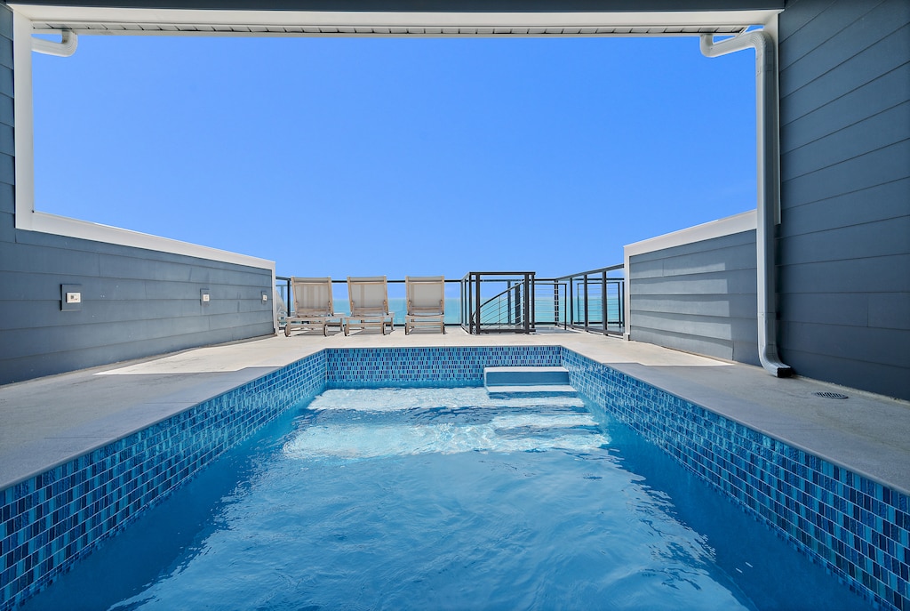 Private Rooftop Pool overlooking the beach! Henderson Beach Villa 2