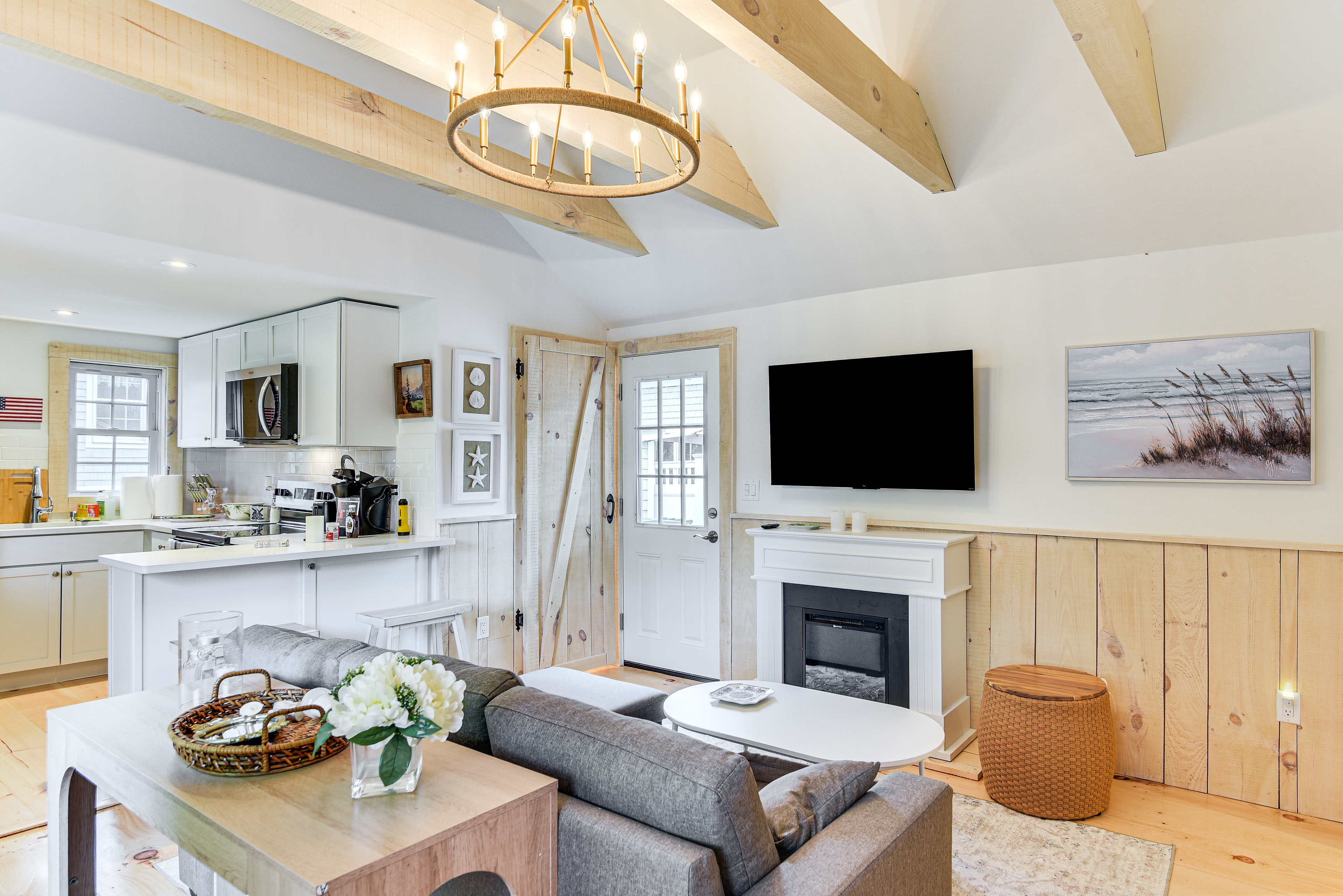Walk to Shops & Dining: Cozy Osterville Cottage