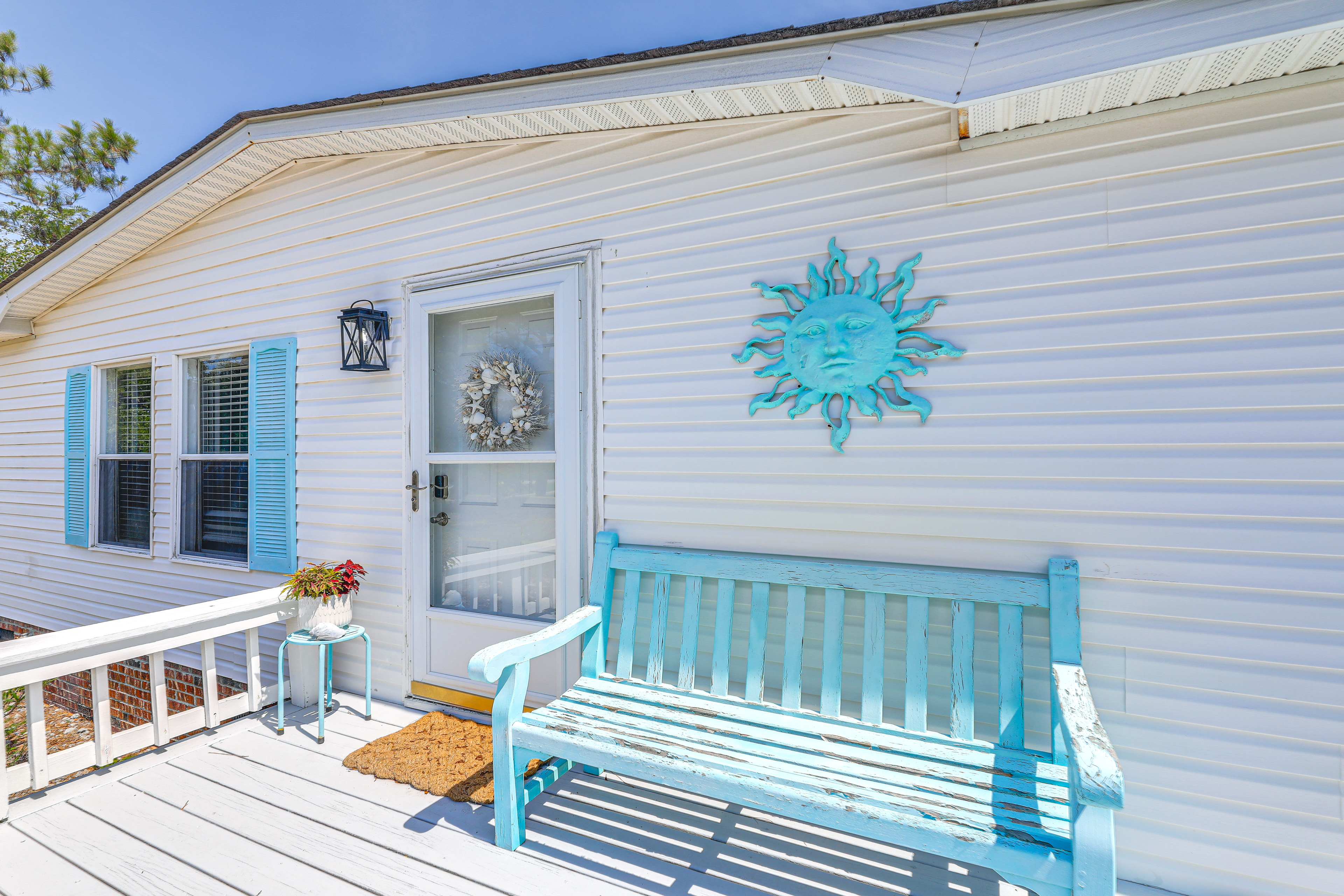 2 Blocks to Crystal Coast: Family-Friendly Retreat