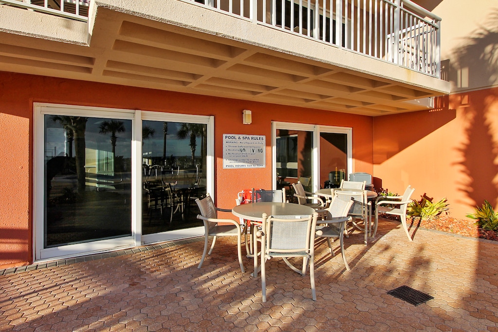amenity-destin towers patio-img_7888