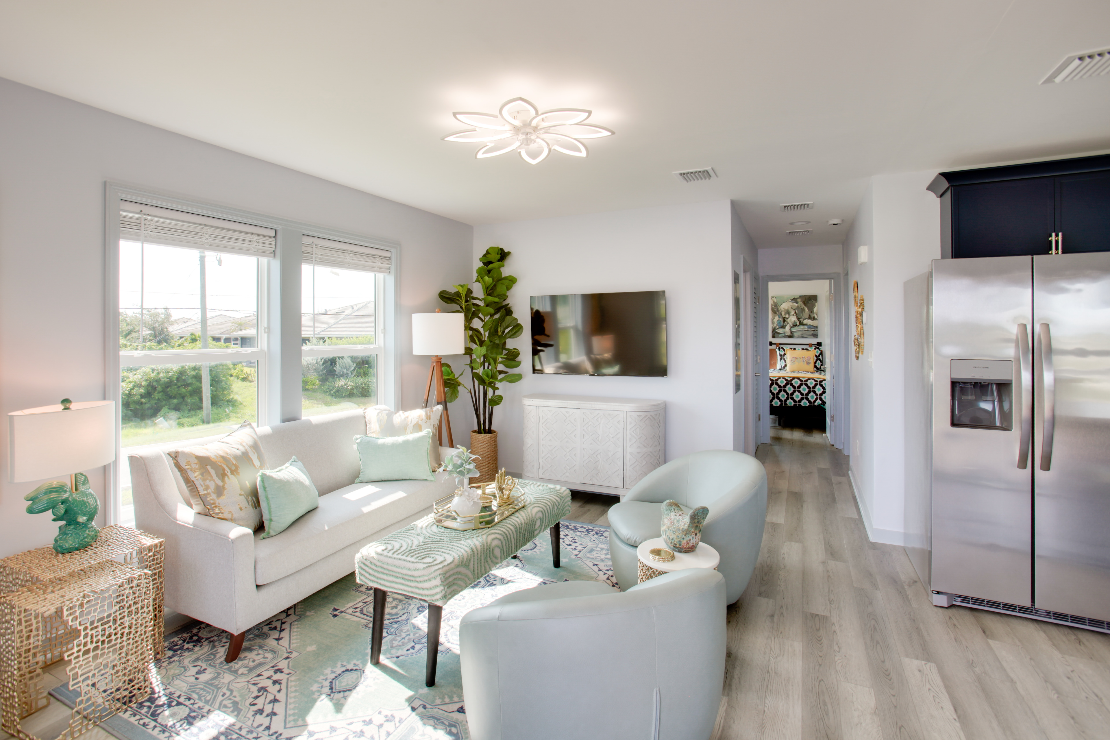 Sunny Fort Myers Home: Golf, Shop & Relax!