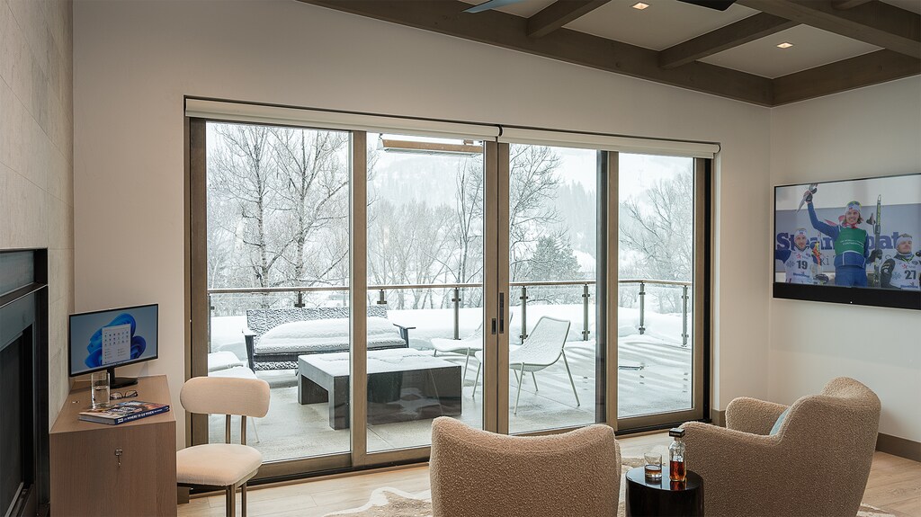 Bedroom 1, Upper Level - Riverlight Lodge, primary king suite with upper patio views.