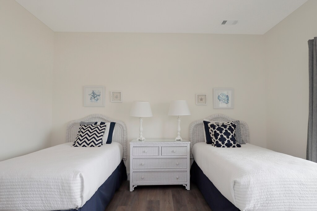 Bedroom 1 - Two Twin Beds