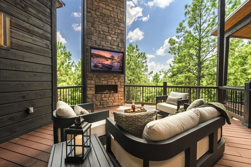 View of the spacious back deck