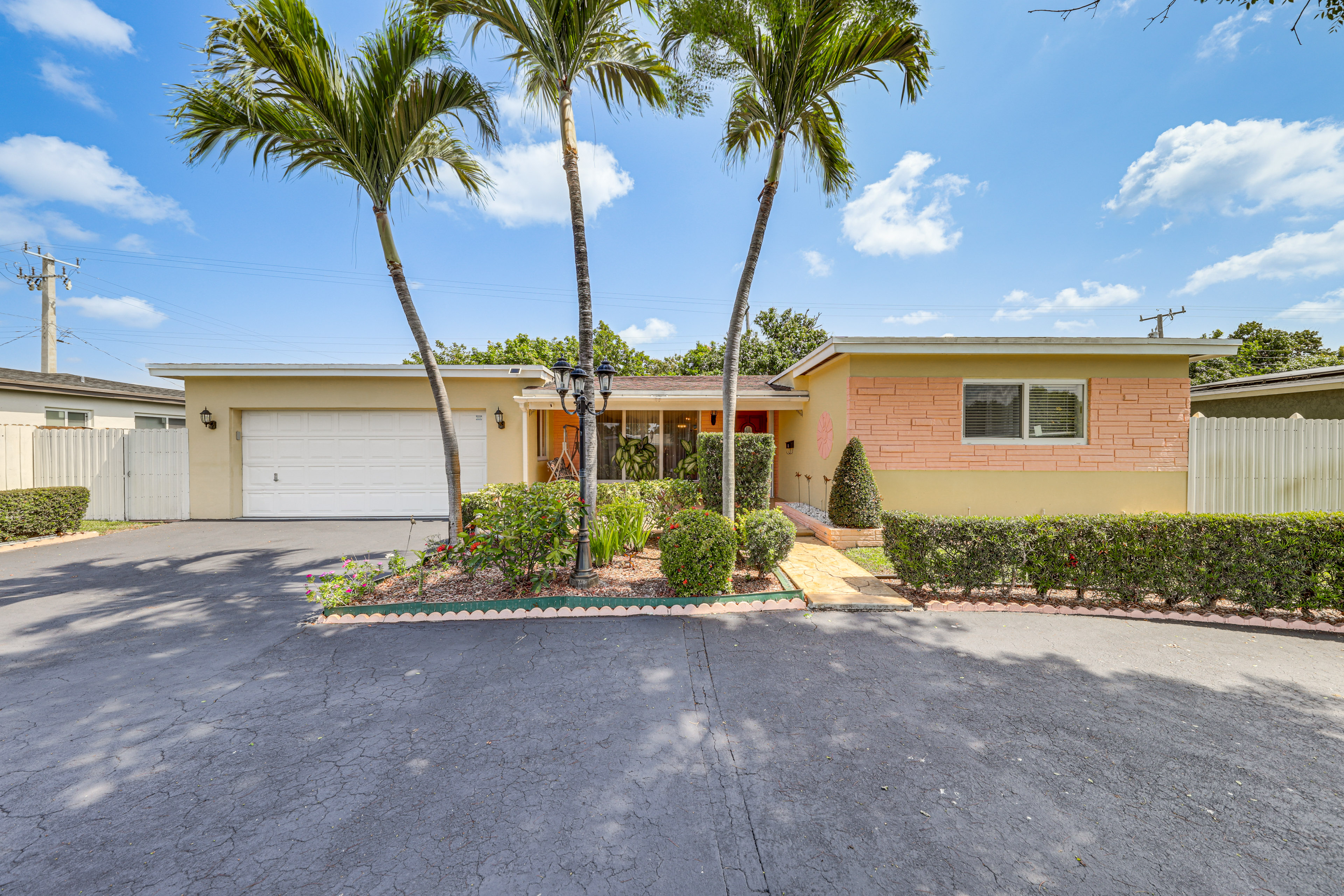 < 4 Mi to Hard Rock Stadium: Miramar Home w/ BBQ!