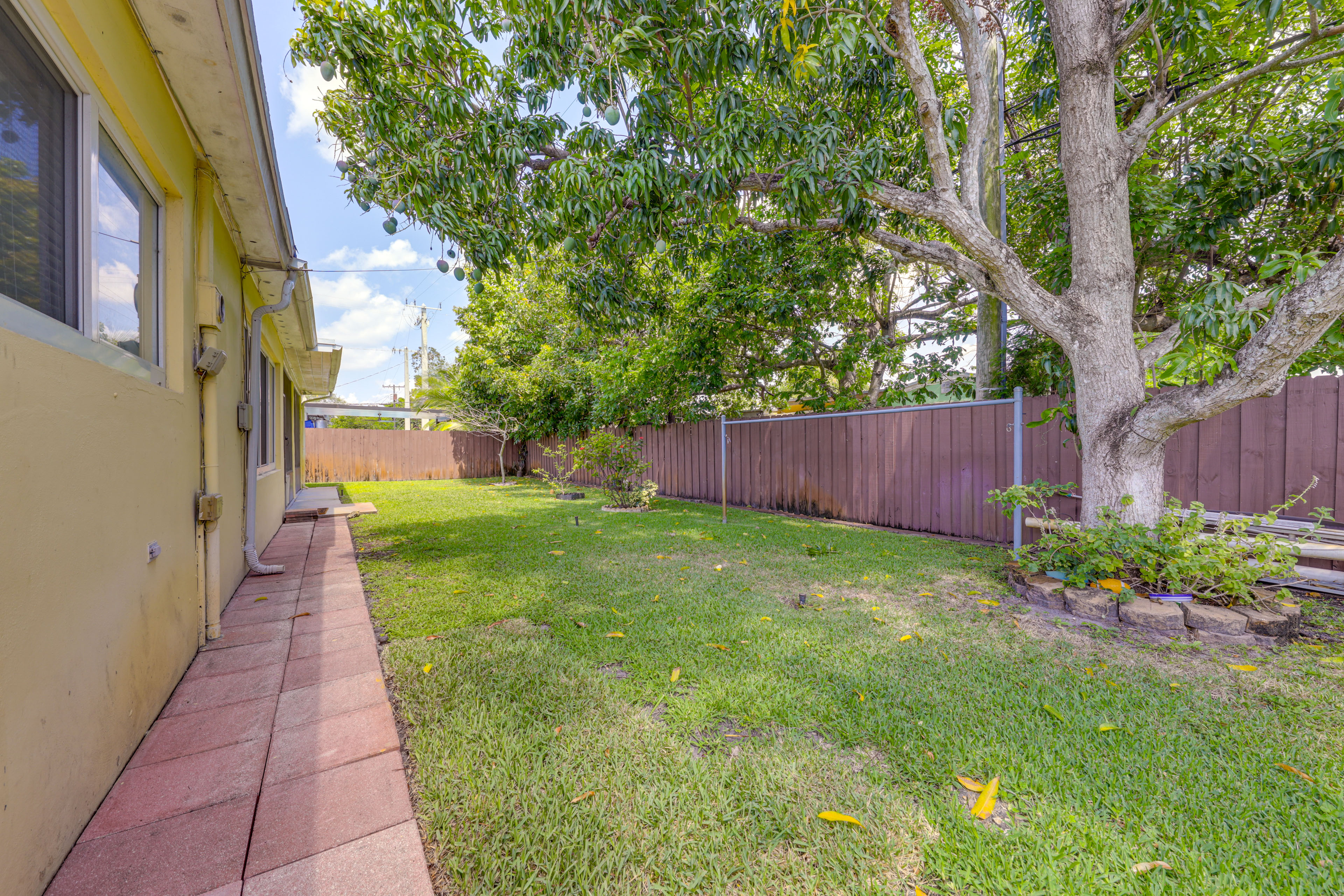 4 Mi to Hard Rock Stadium: Miramar Home w/ BBQ!