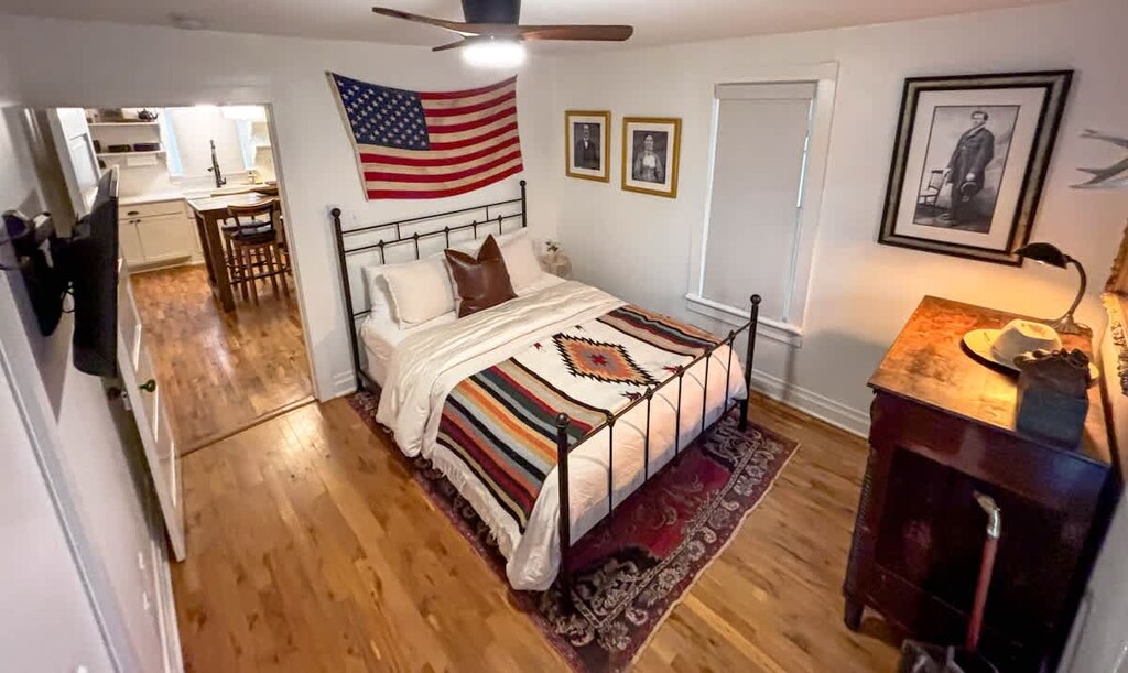 Bedroom 1: Queen Bed w/TV