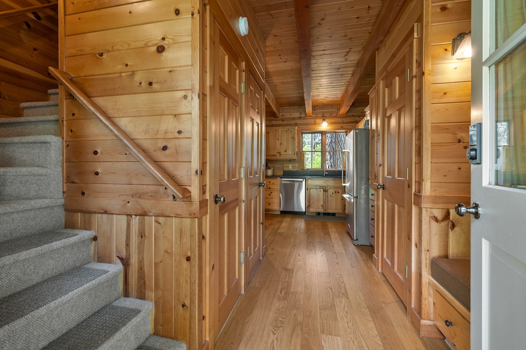 04-8805_230627_JILLROSELL Cabin 12