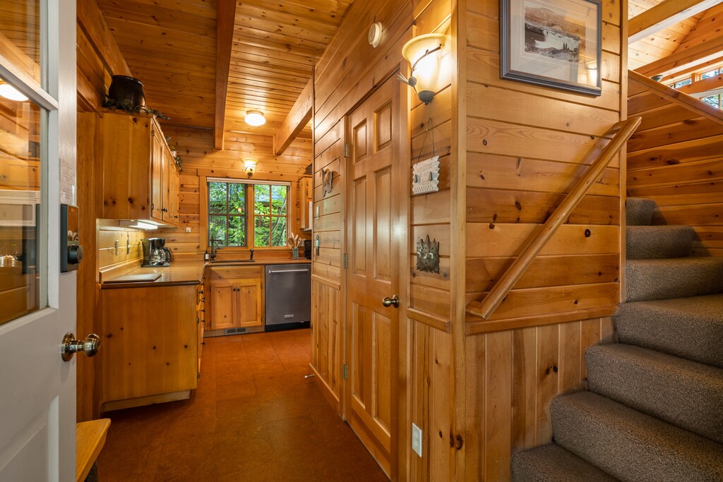 035-5774_230605_JILLROSELL CABIN 3