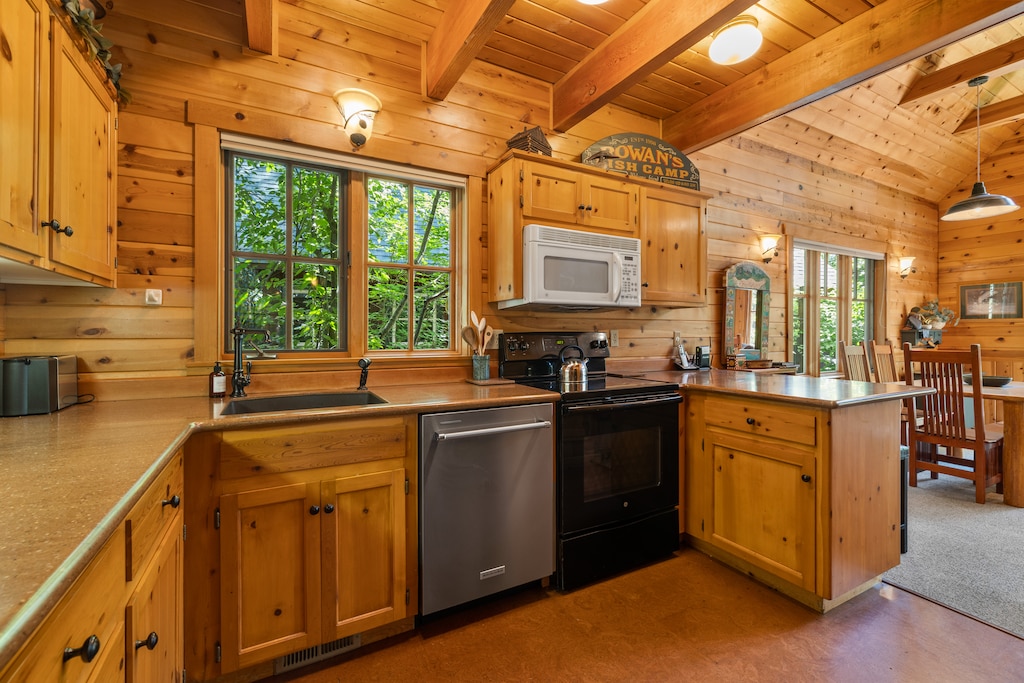 036-5783_230605_JILLROSELL CABIN 3