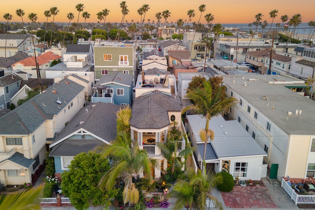 Showcasing proximity to the beach and a vibrant community.