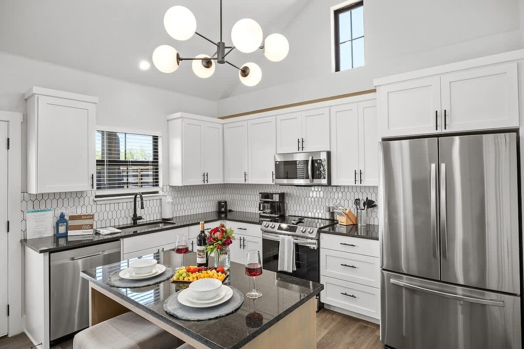 Beautiful kitchen with all the amenities to create a delicious meal.