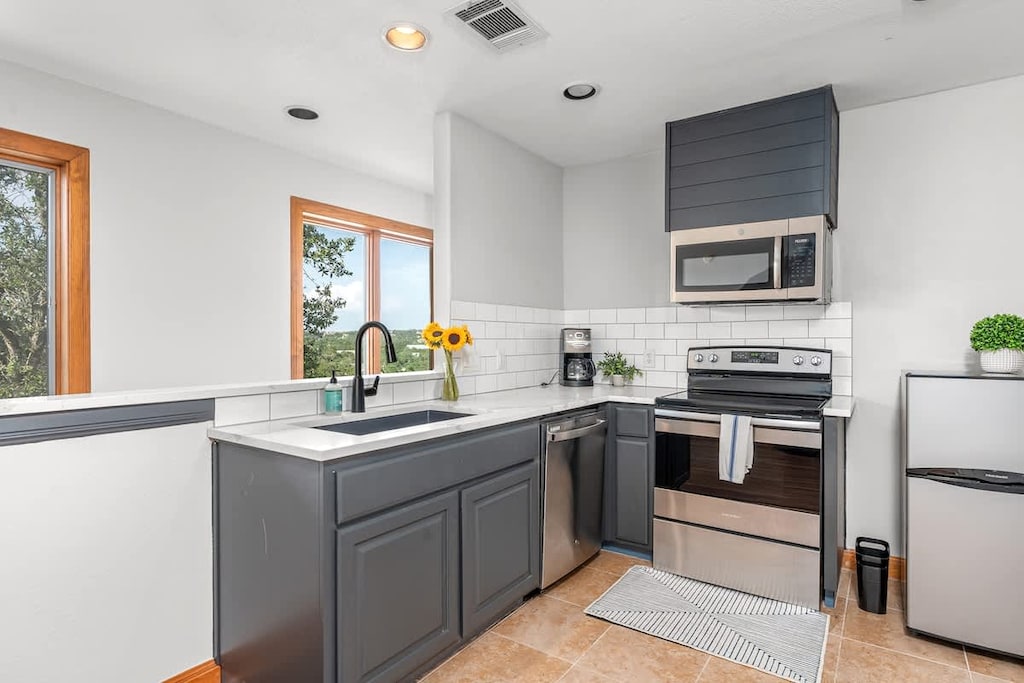 Where flavors and memories come to life: Our bunk house full kitchen is a culinary haven, inviting you to cook up delightful feasts and share unforgettable moments with loved ones. Bon appétit!