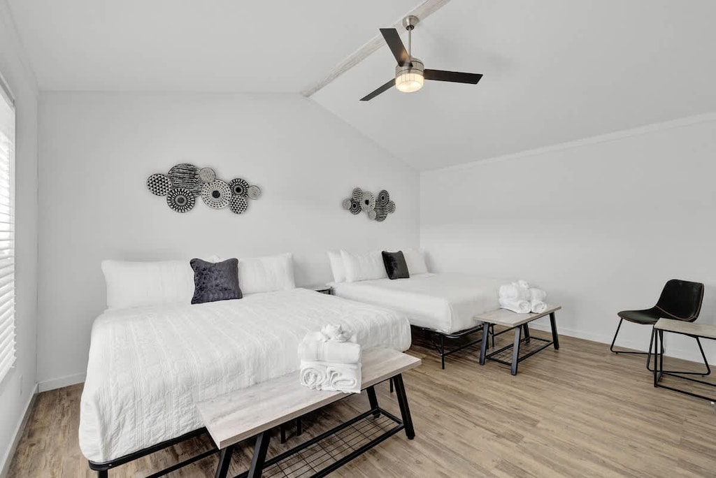 Comfortably sleeps 4 on the two King beds.