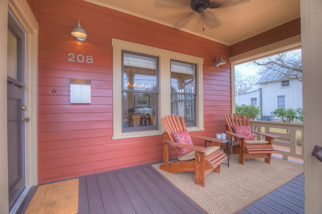 Covered Front Porch with Outdoor Furniture