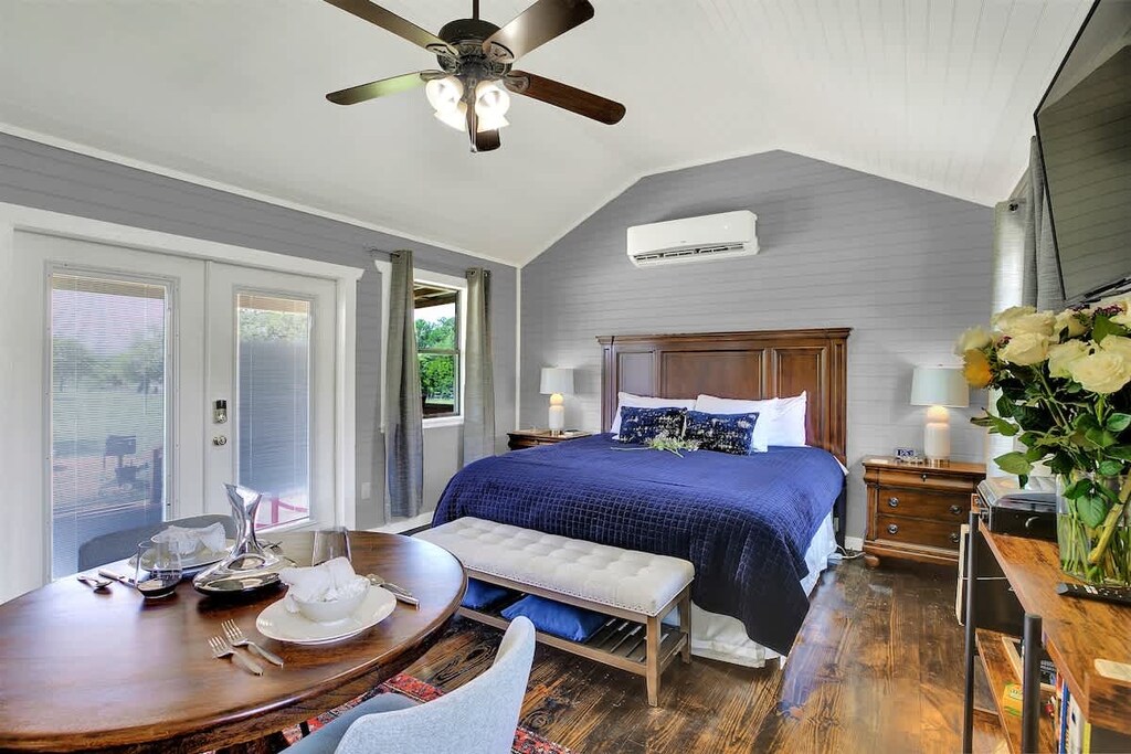 The inviting king-size bed promises a haven of comfort and luxury, inviting restful nights and peaceful dreams.