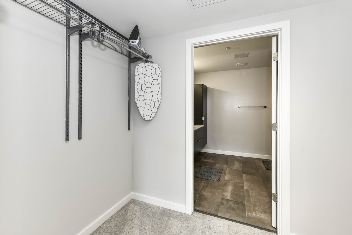 Posh 2BR Retreat | Gym, Prkng & Scenic Rooftop