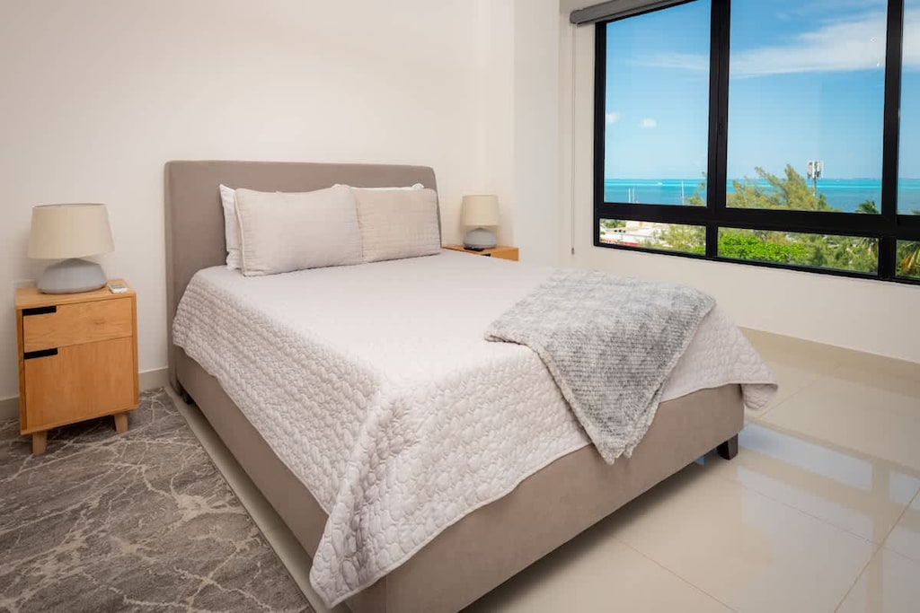 Preciosa cama queen size