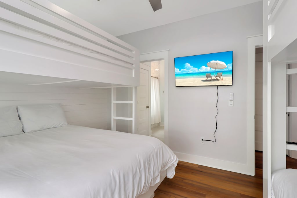 Bedroom 3 with TV and Full Bathroom