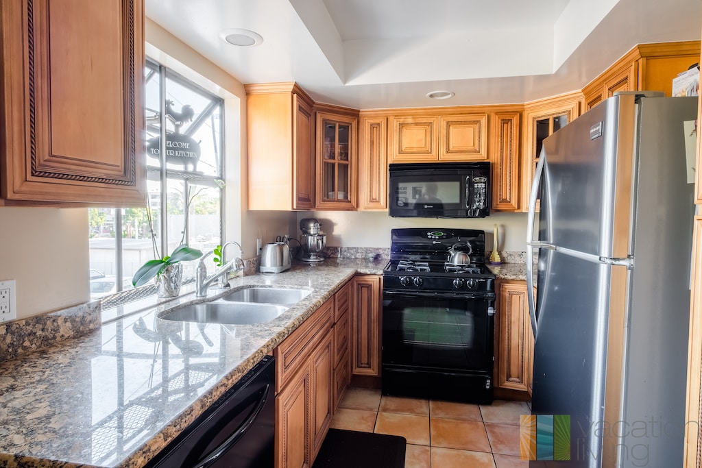 Great full kitchen with gas stove and dishwasher.. Great full kitchen with gas stove and dishwasher.