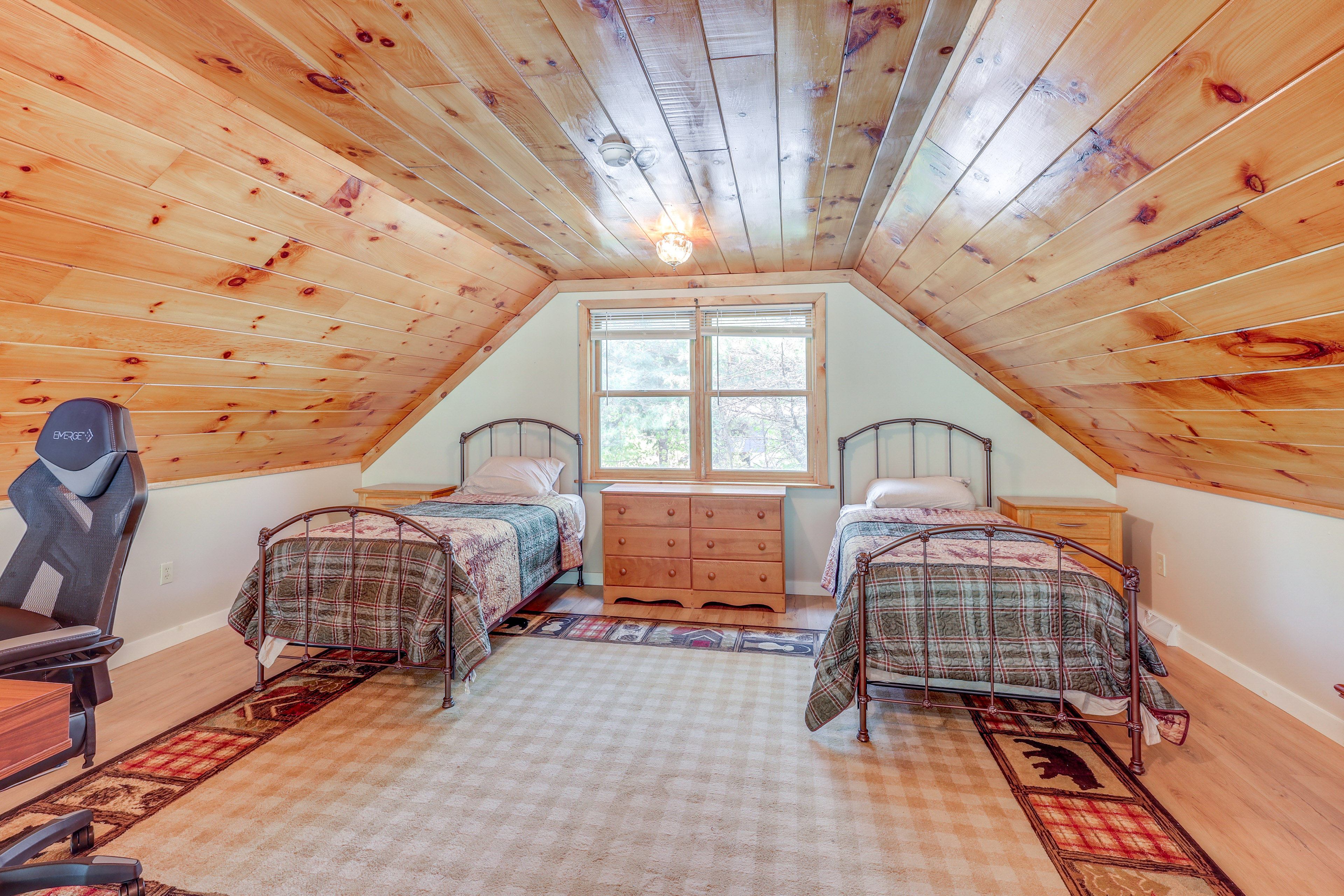 Peaceful Family Cabin on Schroon River!