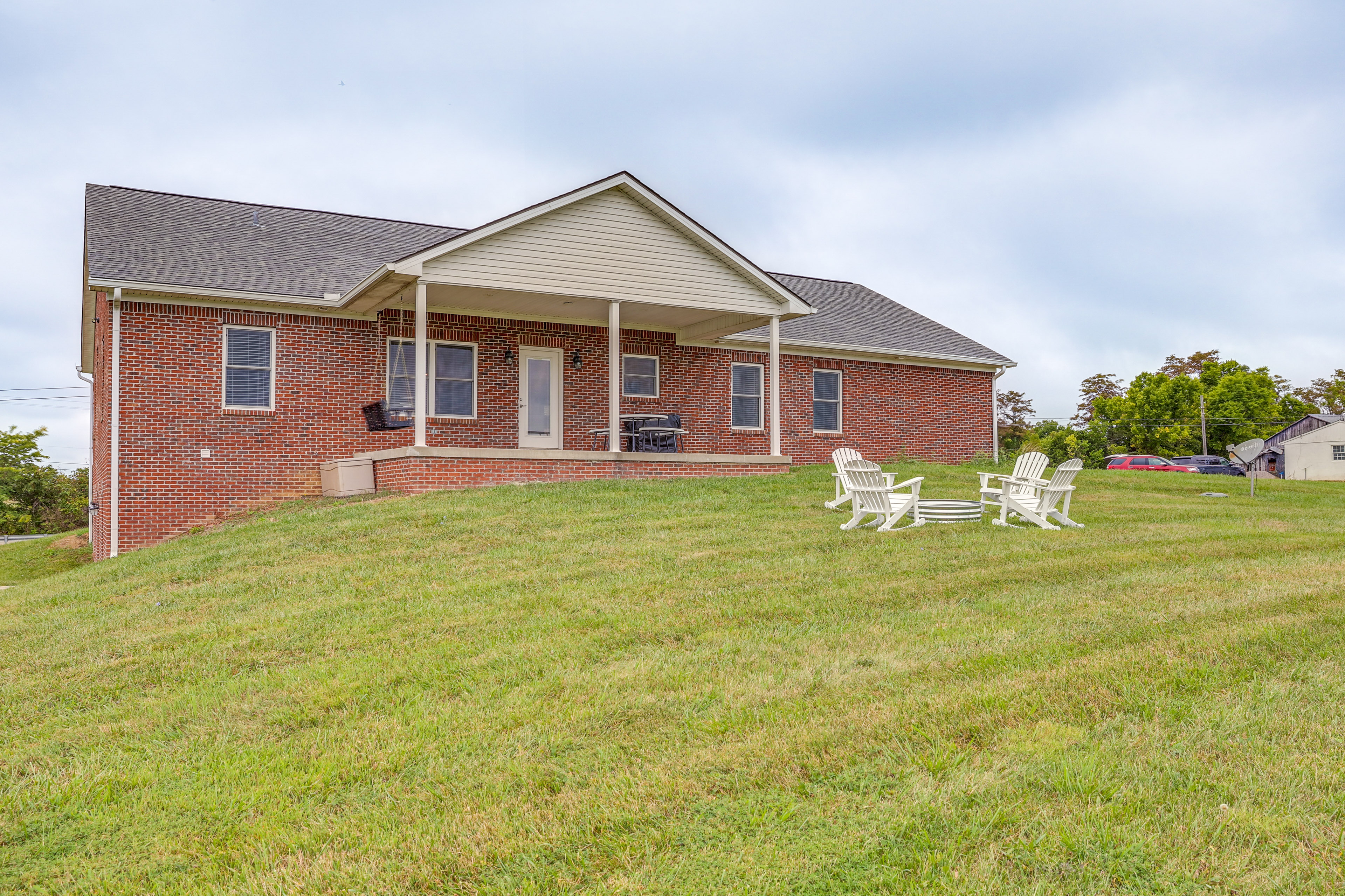 14 Mi to Ark Encounter: Rural Corinth Escape!