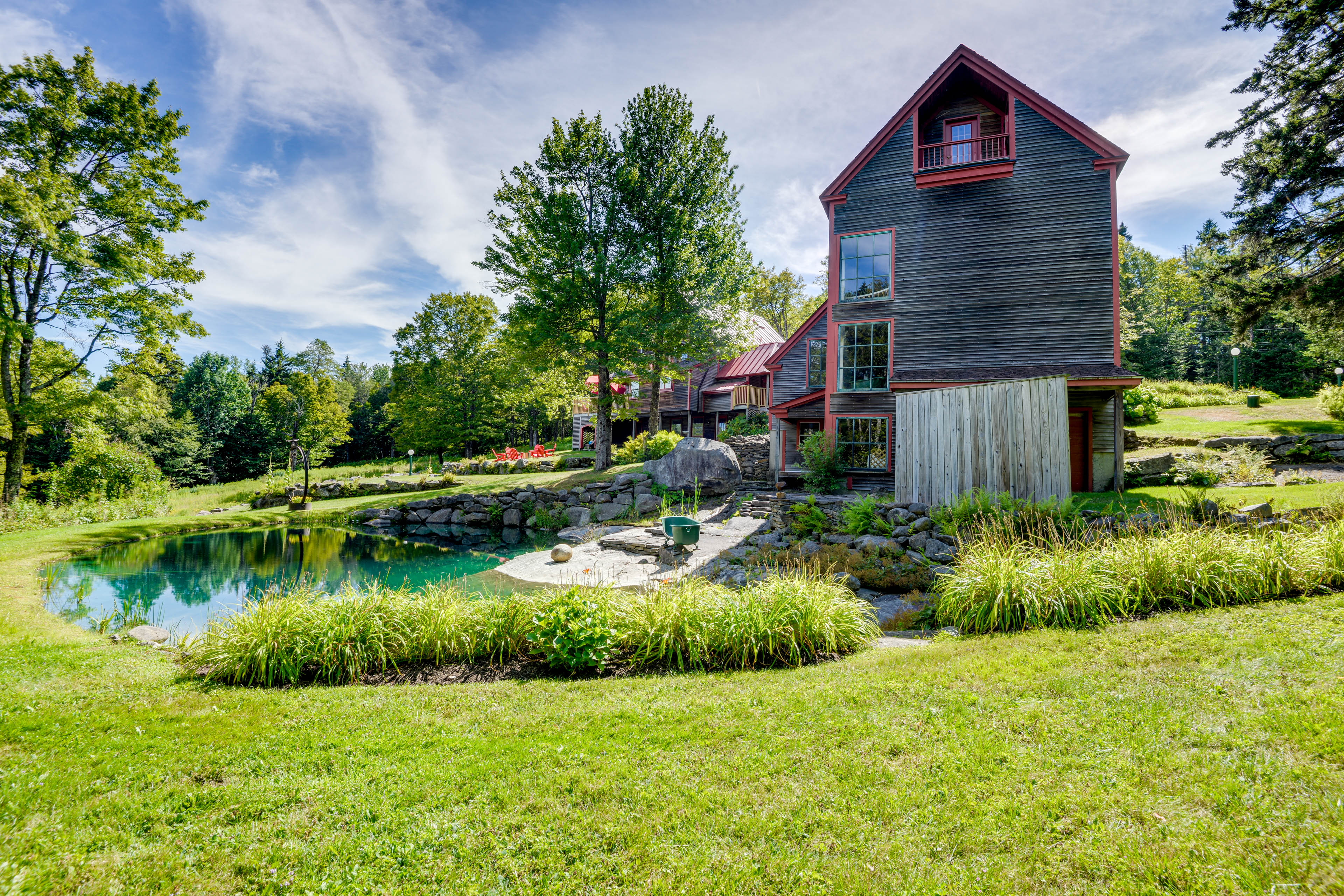 10 Mi to Mt Snow! Grand Estate Built to Entertain