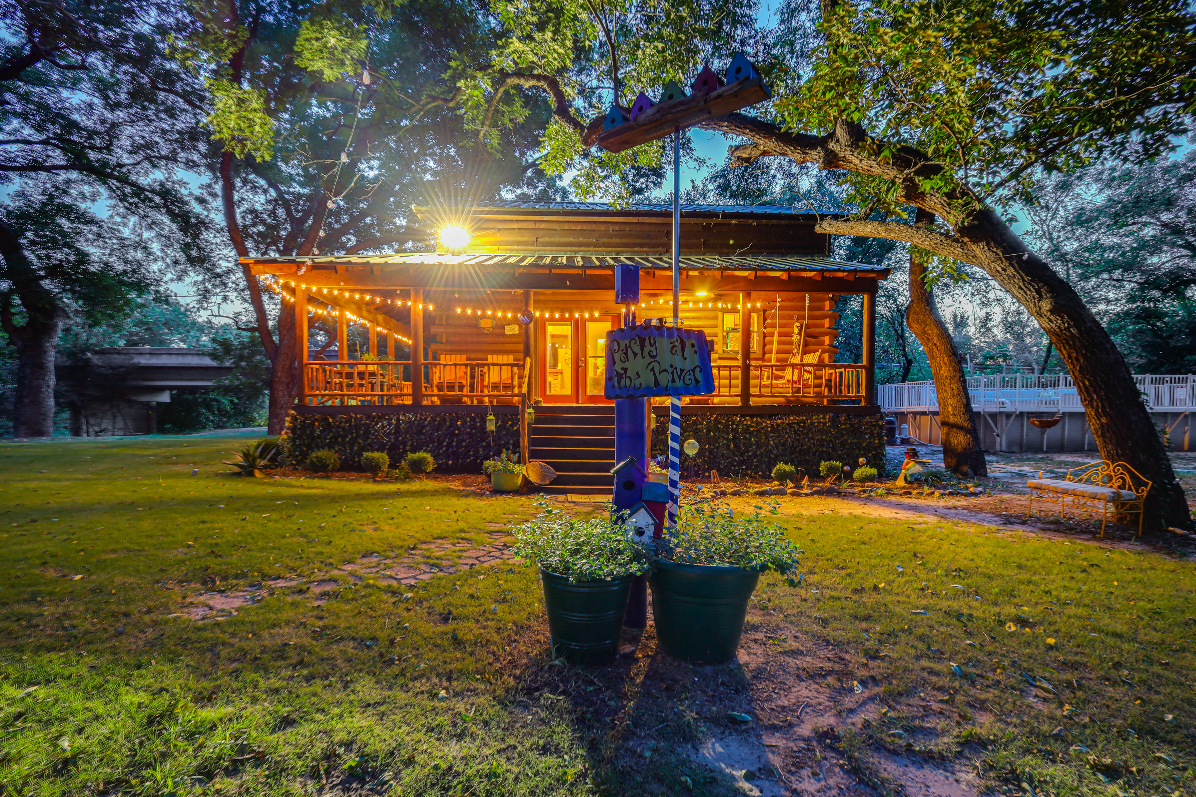 Private Pool: Fun Riverfront Retreat in Hamilton!