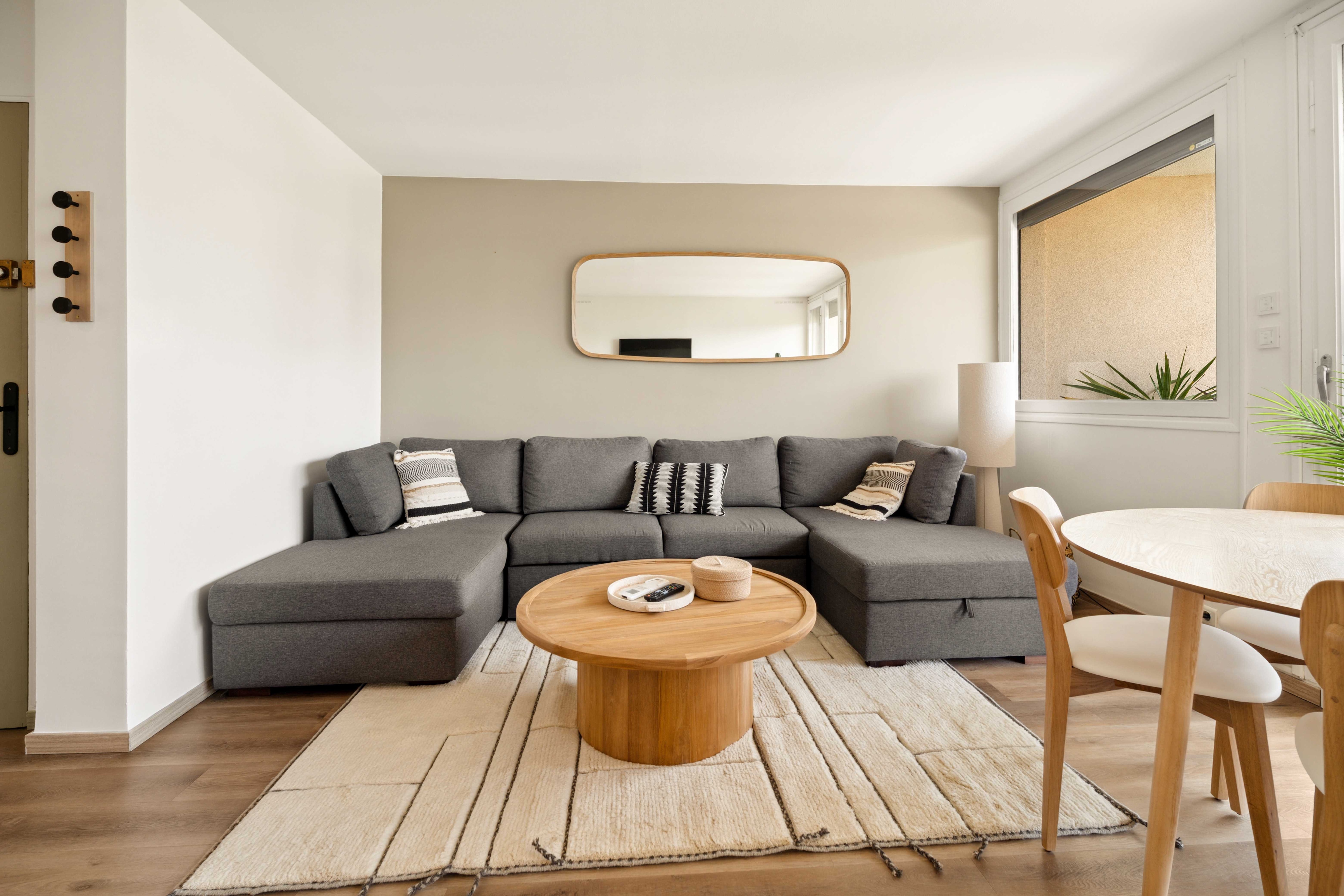 Comfortable 2BR Apartment with Terrace & AC – Heart of Saint-Tropez