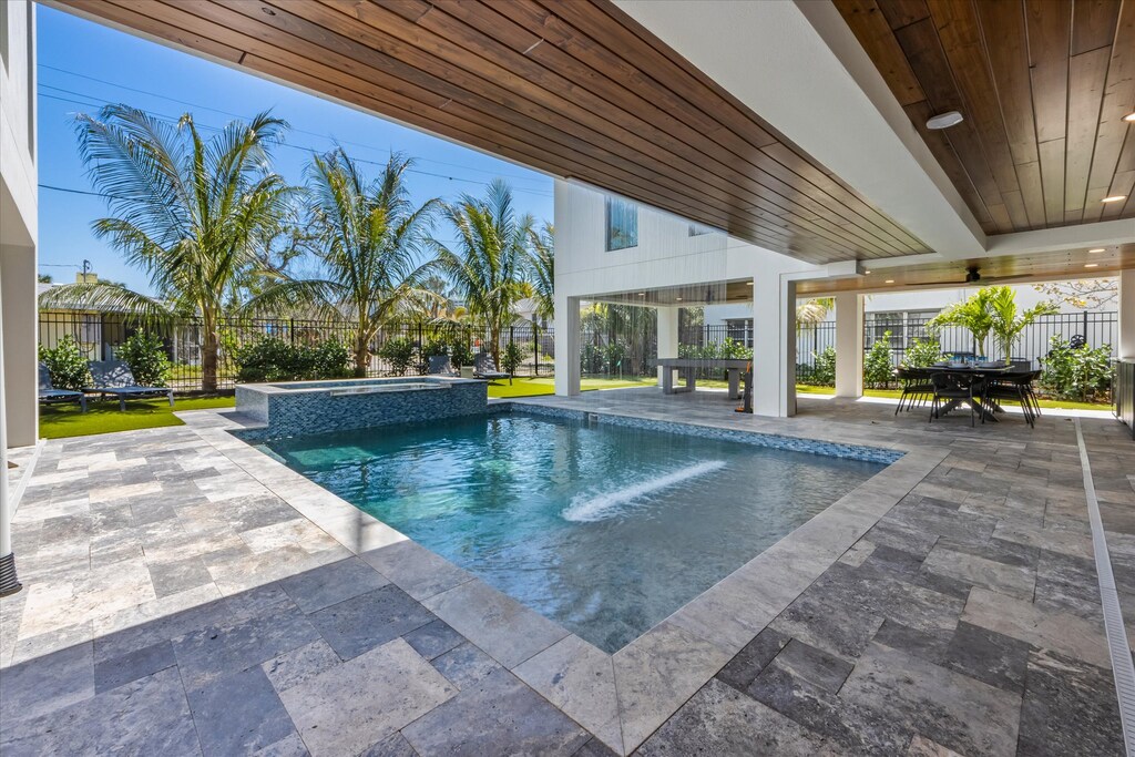 Pool, Spa and Waterfall!