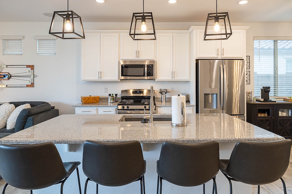 Fully equipped kitchen with island seating