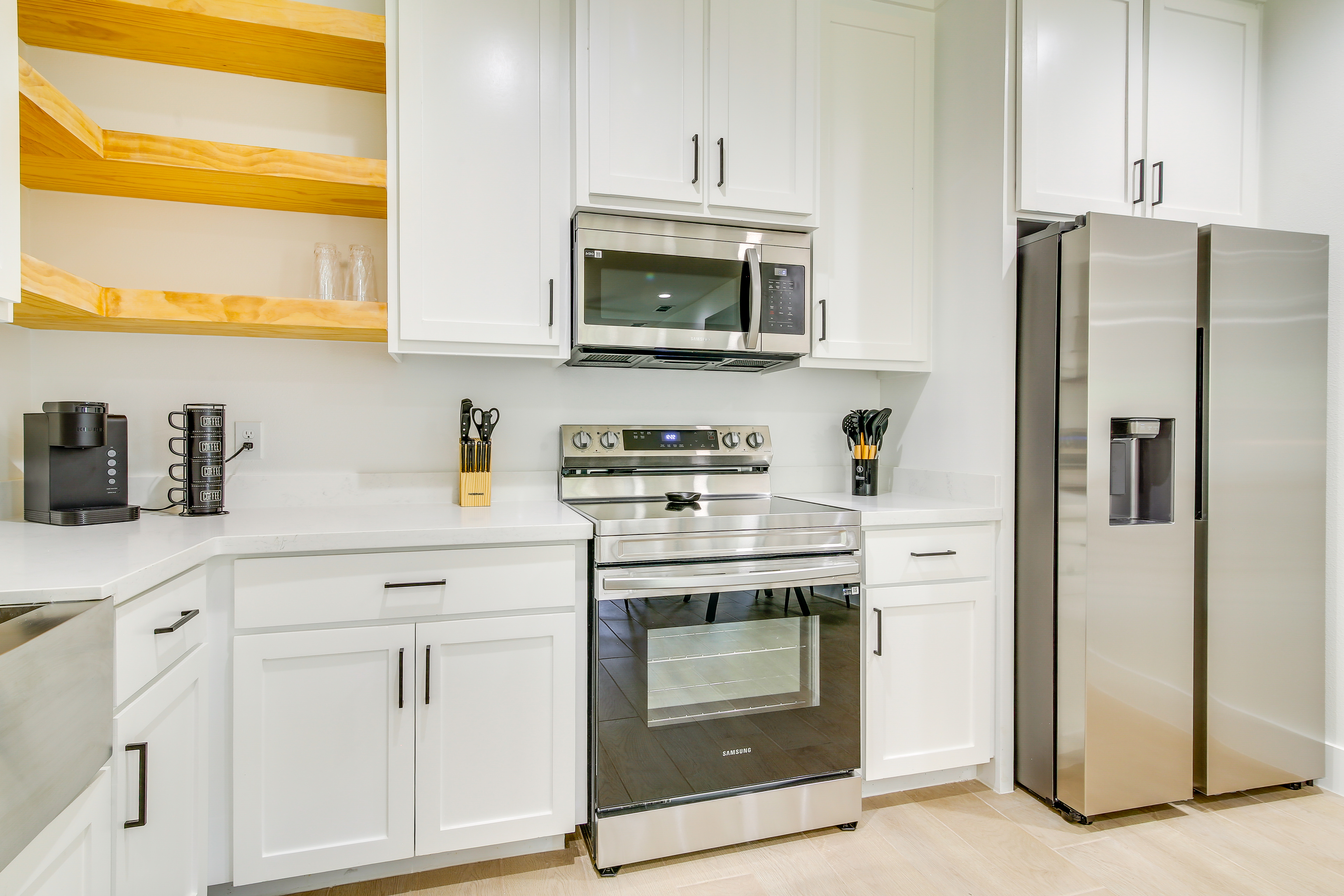 Stylish Brownsville Stay: Coastal Day Trips!