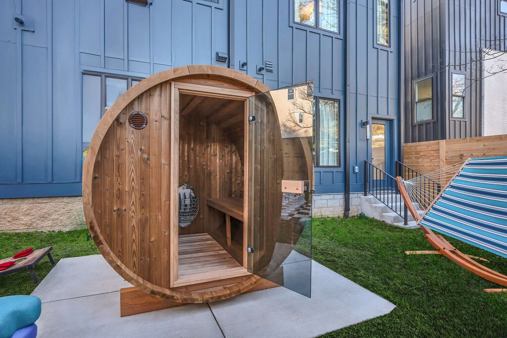 Relax in this unique outdoor sauna after exploring Downtown Nashville. Ideal for family reunions or bachelorette parties, this luxurious retreat offers everything for a memorable getaway, blending upscale comfort with unique features.