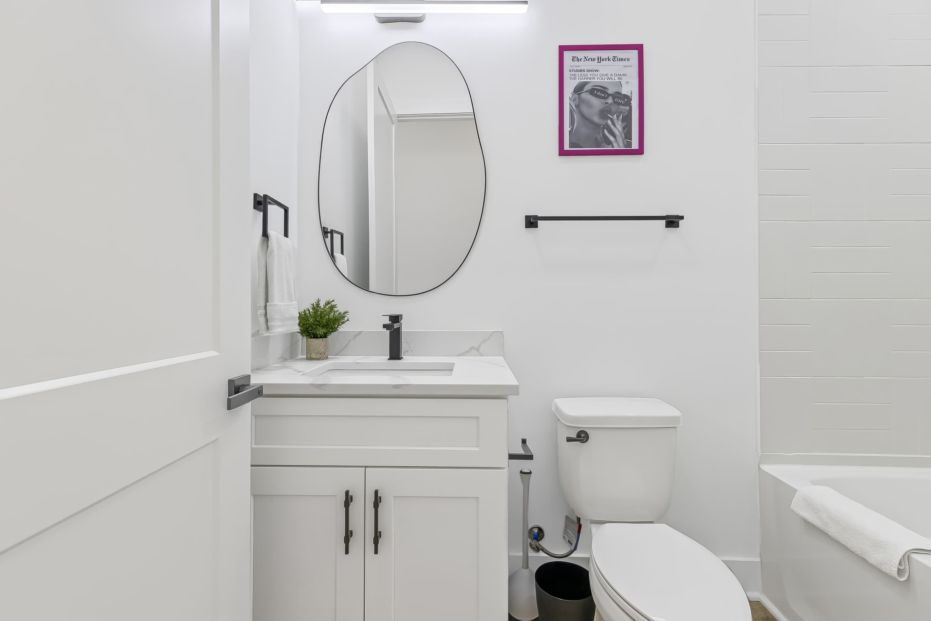 Unwind in this modern bathroom retreat with sleek finishes and stylish decor—ideal for bachelorette parties or family reunions after a day in Downtown Nashville. Unwind in this modern bathroom retreat with sleek finishes and stylish decor—ideal for bachelorette parties or family reunions after a day in Downtown Nashville.