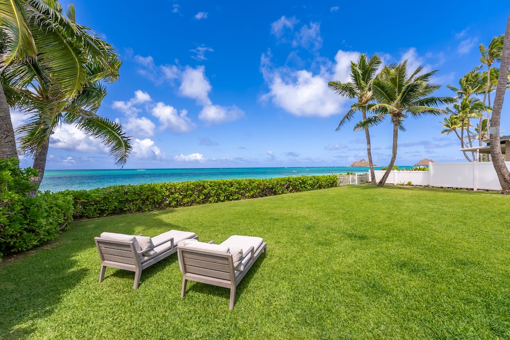 Ocean-facing loungers with postcard-worthy views of turquoise Lanikai waters.