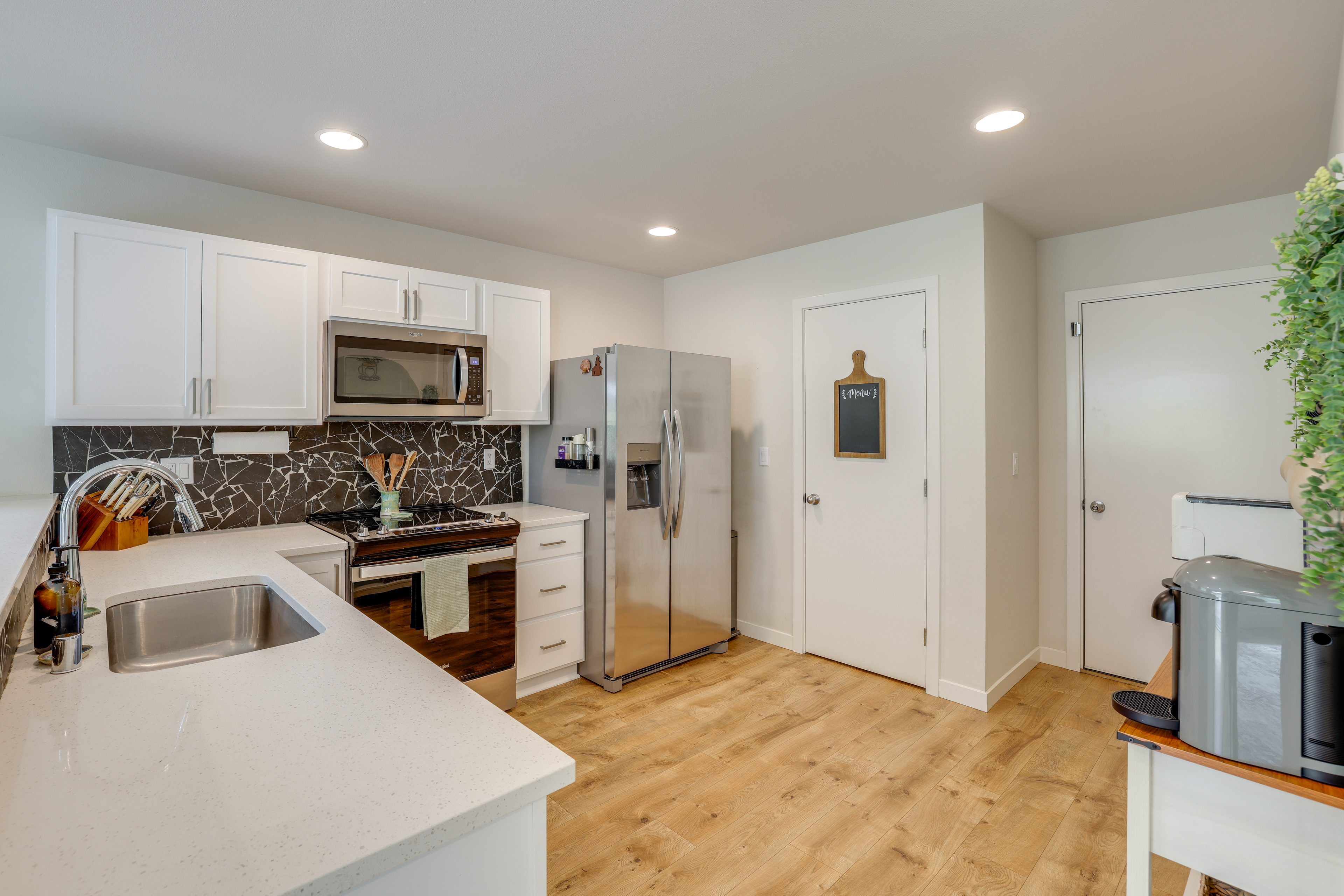 2 Mi to Olympic National Park: Hot Tub Haven!